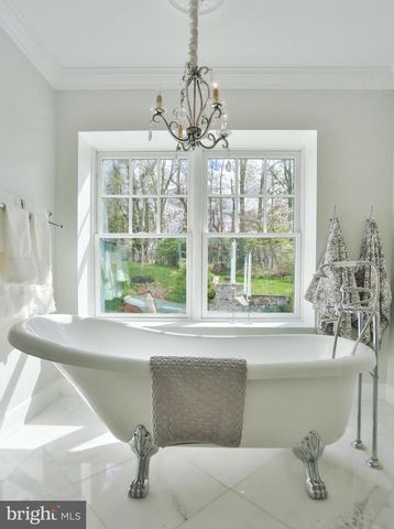 6329 LINWAY TER, Mclean, VA 22101