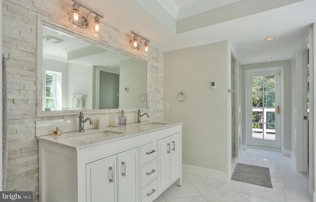 6329 LINWAY TER, Mclean, VA 22101