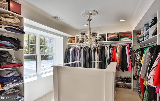 6329 LINWAY TER, Mclean, VA 22101