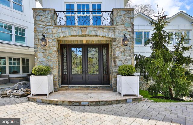 6329 LINWAY TER, Mclean, VA 22101