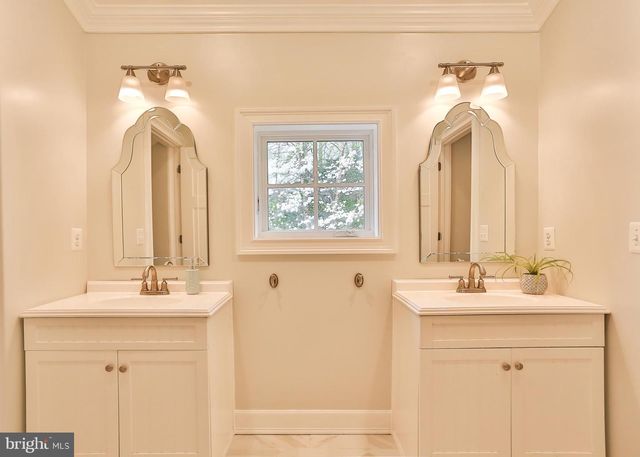 6329 LINWAY TER, Mclean, VA 22101