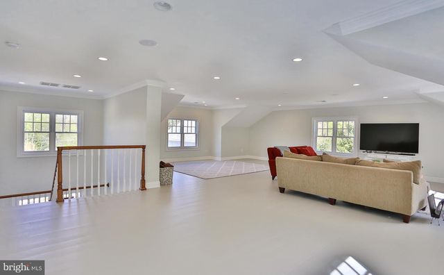 6329 LINWAY TER, Mclean, VA 22101