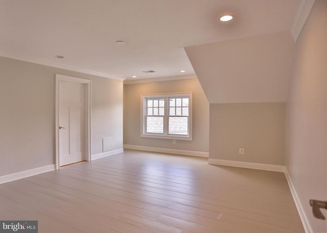 6329 LINWAY TER, Mclean, VA 22101