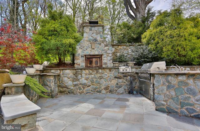 6329 LINWAY TER, Mclean, VA 22101