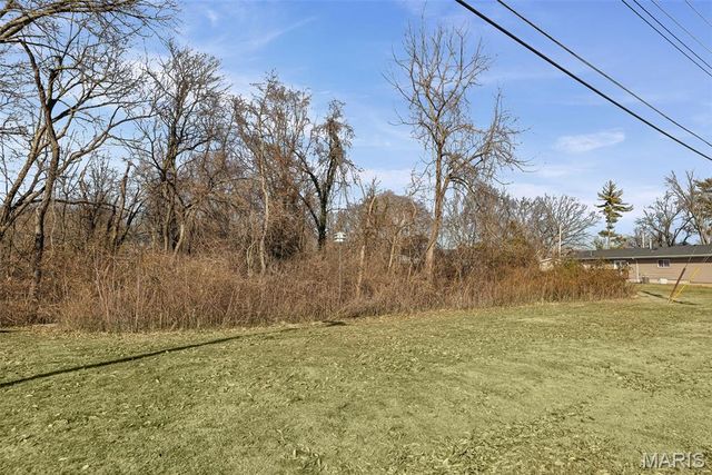 208 Hillwood Drive, Belleville, IL 62223