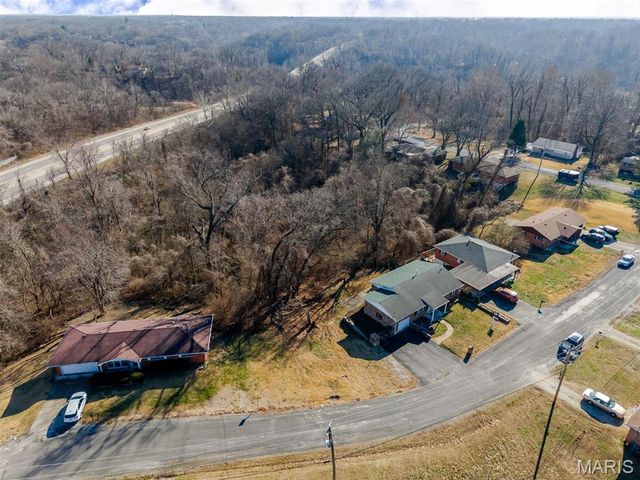 208 Hillwood Drive, Belleville, IL 62223