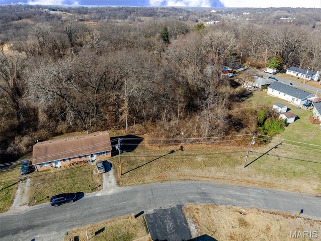 208 Hillwood Drive, Belleville, IL 62223