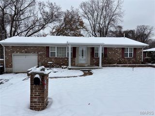 208 Hillwood Drive, Belleville, IL 62223