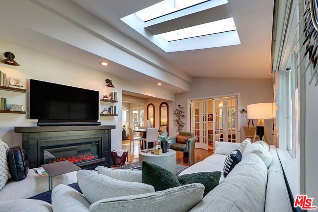 8326 Ridpath Drive, Los Angeles, CA 90046