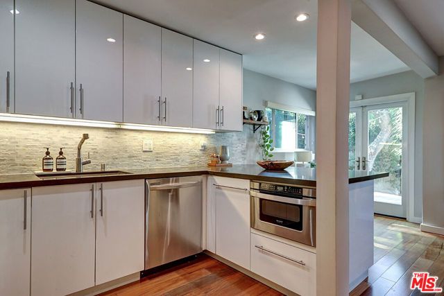 8326 Ridpath Drive, Los Angeles, CA 90046