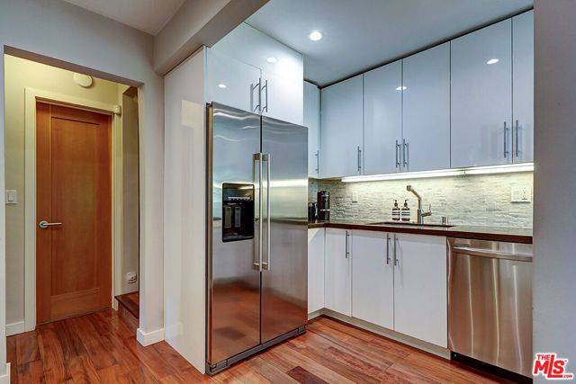 8326 Ridpath Drive, Los Angeles, CA 90046