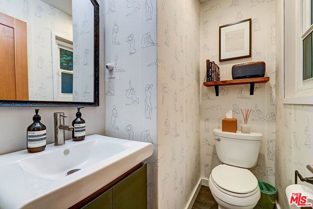 8326 Ridpath Drive, Los Angeles, CA 90046