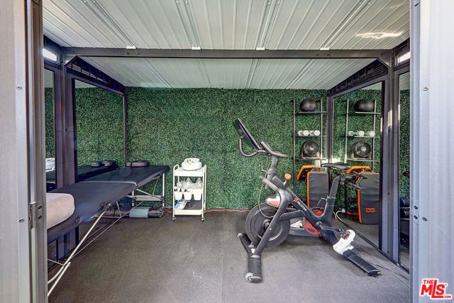 8326 Ridpath Drive, Los Angeles, CA 90046