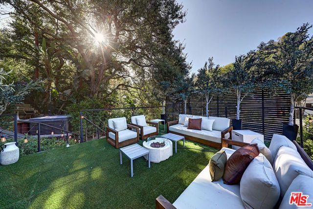 8326 Ridpath Drive, Los Angeles, CA 90046