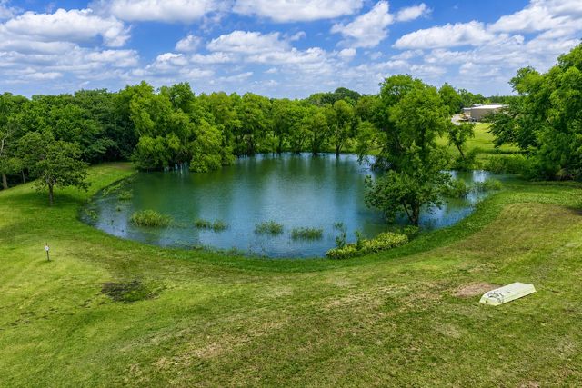 900 Hodgins Road, Van Alstyne, TX 75495