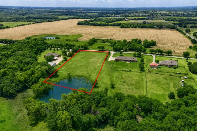 900 Hodgins Road, Van Alstyne, TX 75495