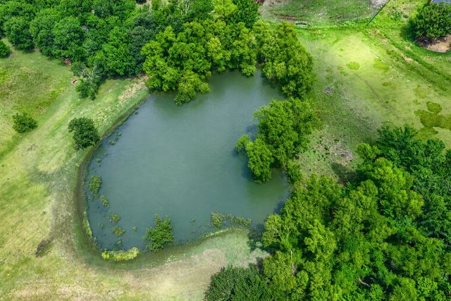 900 Hodgins Road, Van Alstyne, TX 75495