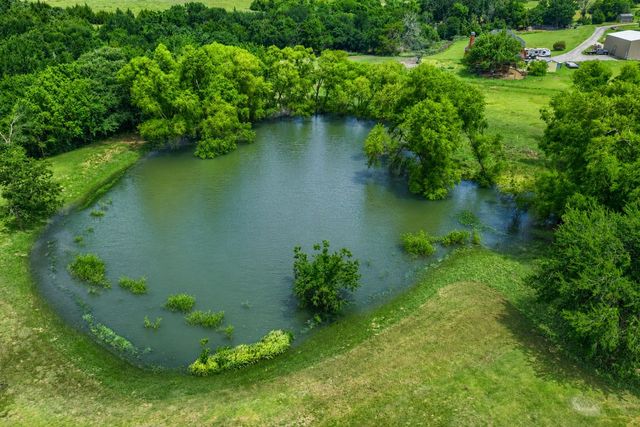 900 Hodgins Road, Van Alstyne, TX 75495