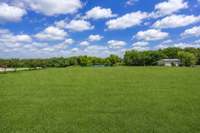 900 Hodgins Road, Van Alstyne, TX 75495