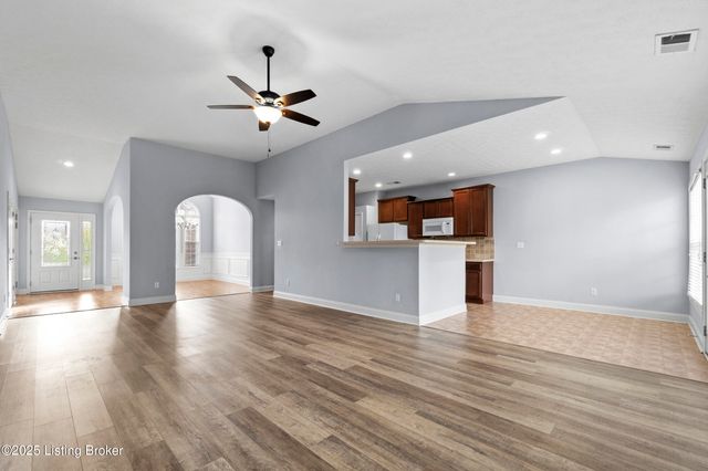 18309 Standwick Dr, Louisville, KY 40245