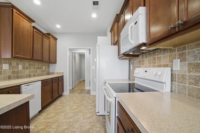 18309 Standwick Dr, Louisville, KY 40245