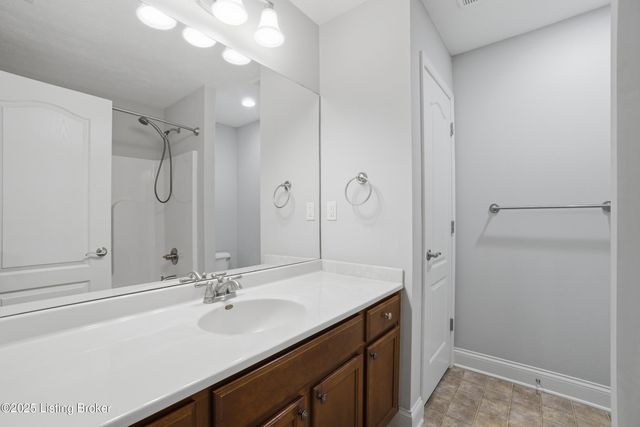 18309 Standwick Dr, Louisville, KY 40245