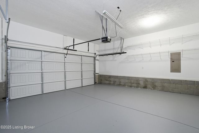 18309 Standwick Dr, Louisville, KY 40245