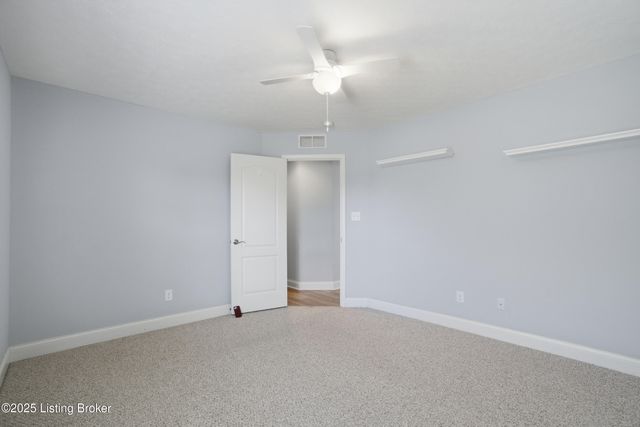 18309 Standwick Dr, Louisville, KY 40245