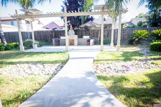 6229 W Ceres Avenue, Visalia, CA 93291