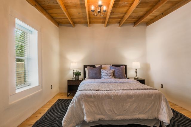1801 Calle Pequeno NW, Albuquerque, NM 87107