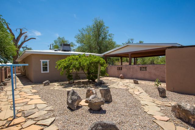 1801 Calle Pequeno NW, Albuquerque, NM 87107