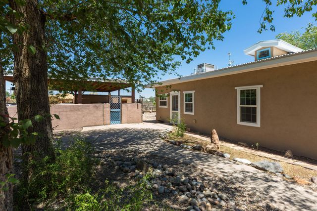 1801 Calle Pequeno NW, Albuquerque, NM 87107