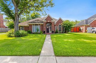 1305 Beechwood Drive, Friendswood, TX 77546