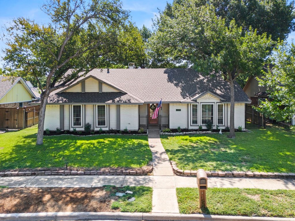218 Creekside Lane, Coppell, TX 75019
