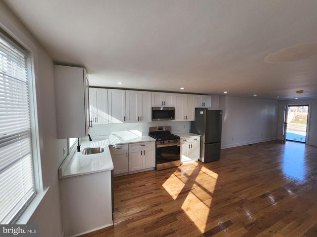 1374 KIMBERLY DR, Philadelphia, PA 19151