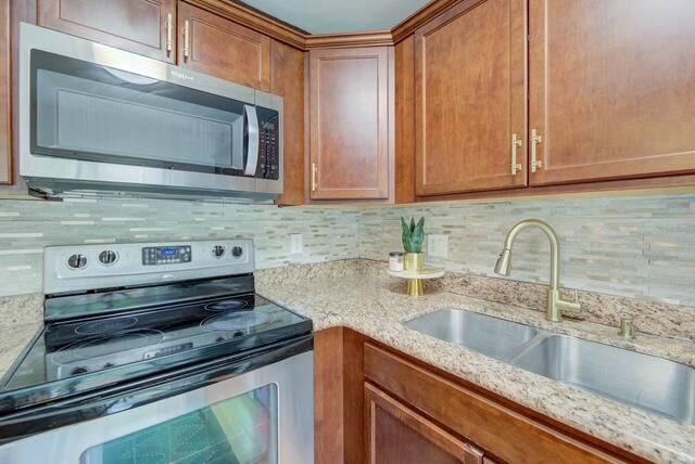 2903 SW 11th Place N, Deerfield Beach, FL 33442