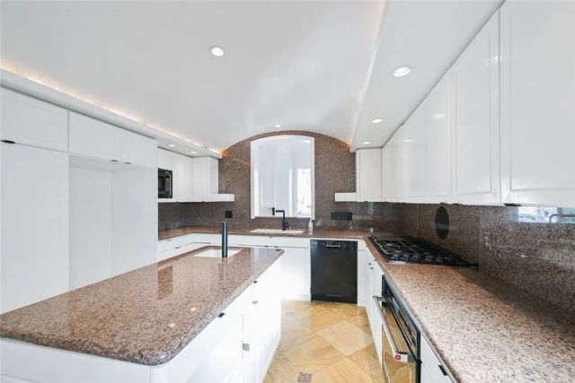 411 Goldenrod B, Corona Del Mar, CA 92625