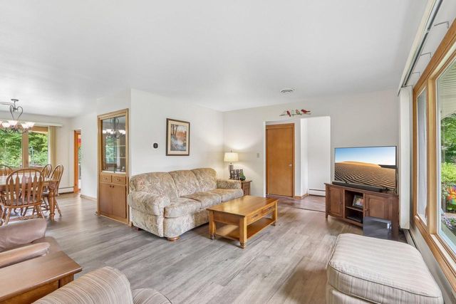 885 Tara Hill W, Hartford, WI 53027