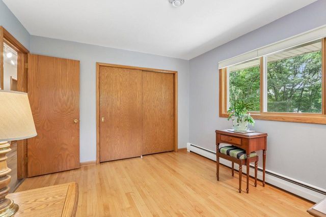 885 Tara Hill W, Hartford, WI 53027