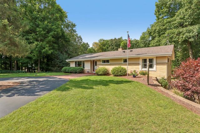 885 Tara Hill W, Hartford, WI 53027