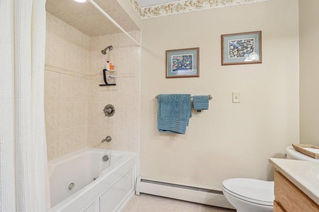 885 Tara Hill W, Hartford, WI 53027