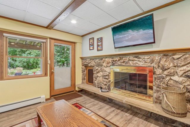 885 Tara Hill W, Hartford, WI 53027