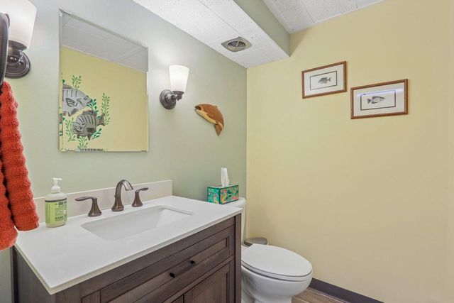 885 Tara Hill W, Hartford, WI 53027