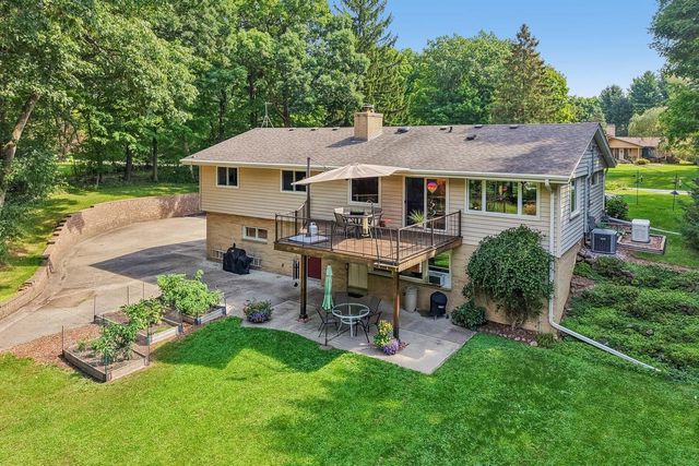 885 Tara Hill W, Hartford, WI 53027