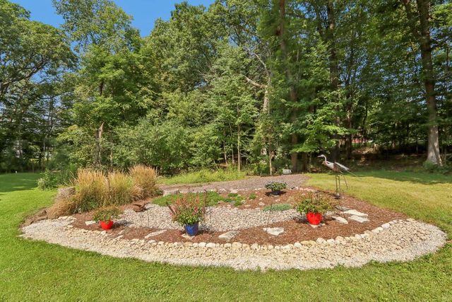 885 Tara Hill W, Hartford, WI 53027