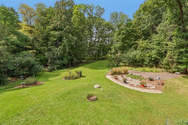 885 Tara Hill W, Hartford, WI 53027