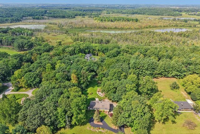 885 Tara Hill W, Hartford, WI 53027