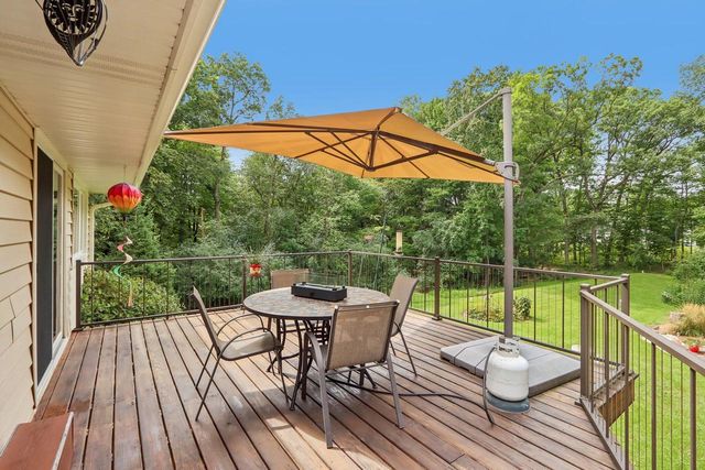 885 Tara Hill W, Hartford, WI 53027
