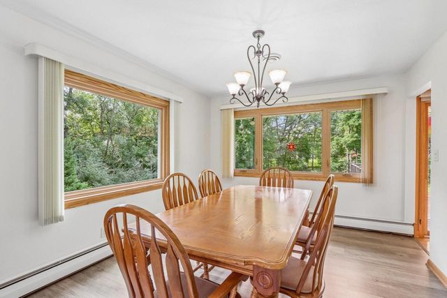 885 Tara Hill W, Hartford, WI 53027