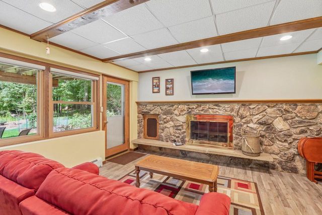 885 Tara Hill W, Hartford, WI 53027